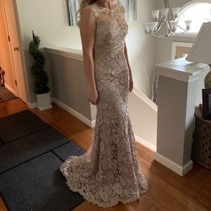 MAC DUGGAL CHAMPAGNE GOWN 🥂